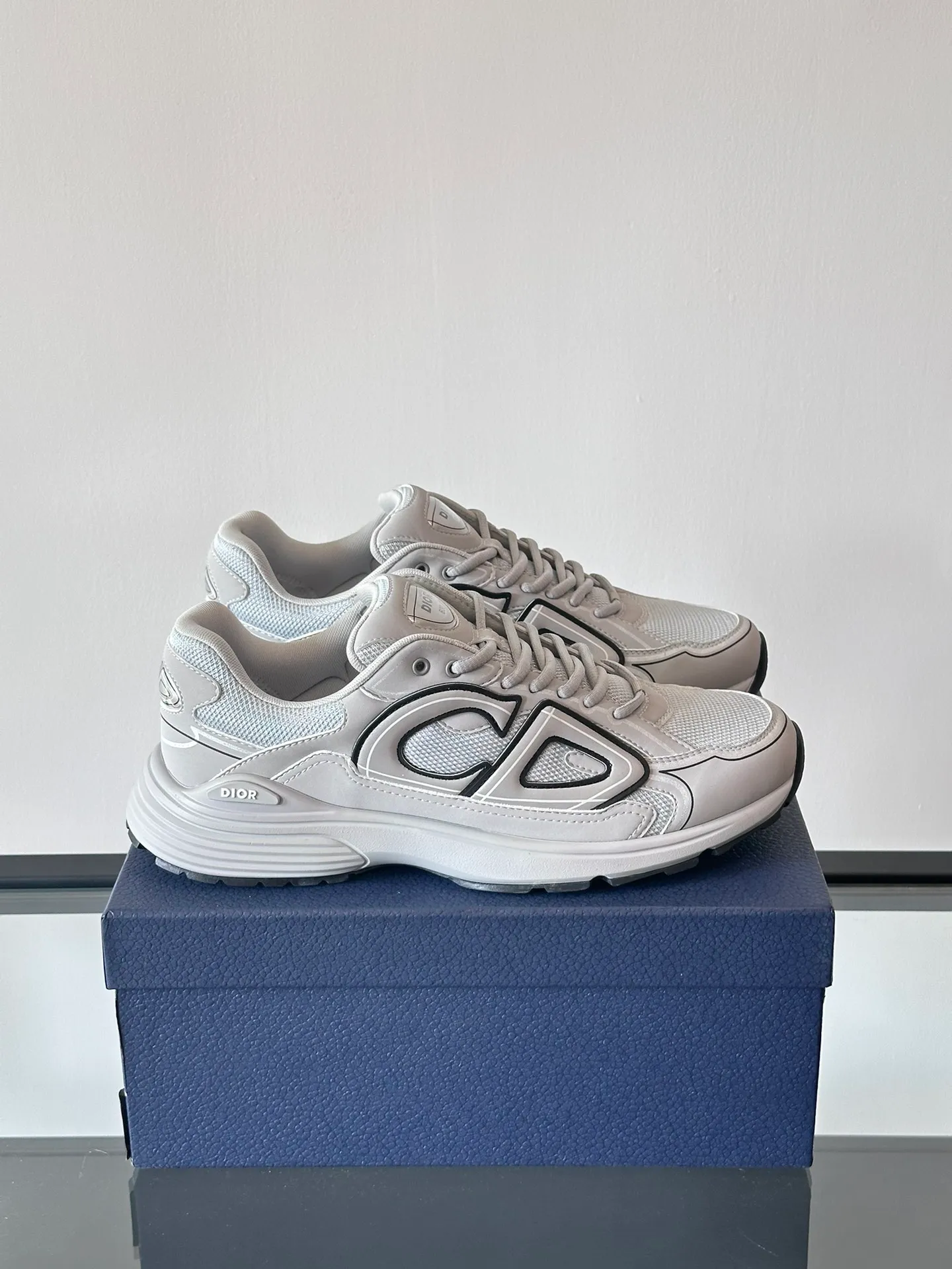 Men's Men's Shoes 💰p440 "Dio*" Dior B30 series sports shoes, multi-color mesh fabric and multi-color technical fabrics, this season's new B30 low-top sports shoes are one of the flagship styles of the series. Crafted from multicolor mesh and technical fabrics, it's finished with a reflective "CD30" graphic and silver-toned "DIOR B30" and "CD30" logos on the heel and tongue. An extra-light, sculpted rubber sole with signature accents adds style, while internal stretch details create ideal comfort. It can be matched with various casual styles to show a fashionable and modern sports style. Size: 38-44 (45-46 customized)